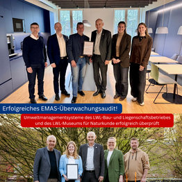 Das Bild zeigt Mitarbeitende des LWL-BLB und des Naturkundemuseums bei der Urkundenübergabe