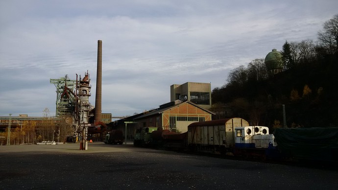 Hattigen, LWL-Industriemuseum Heinrichshütte, Panorama mit Werksbahn, Hochhofen, Schornstein und Indusrtiehalle. Bild: LWL-BLB