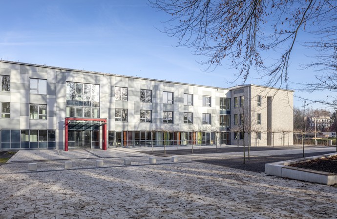 Foto zeigt Klinikgebäude