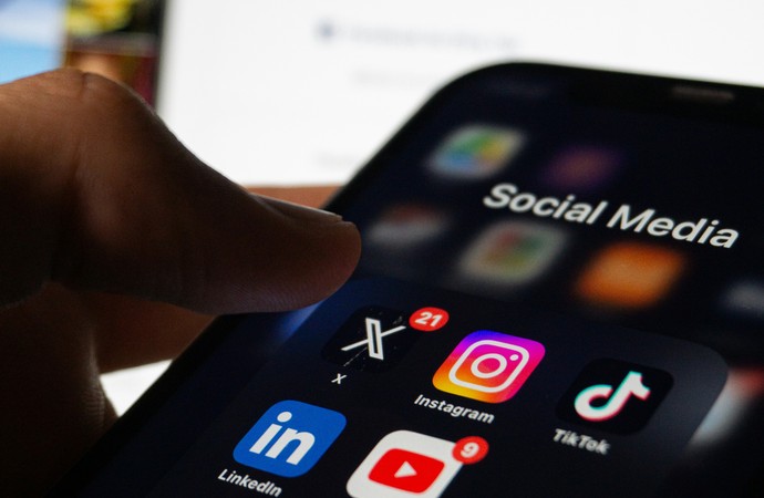 Handy Social Media