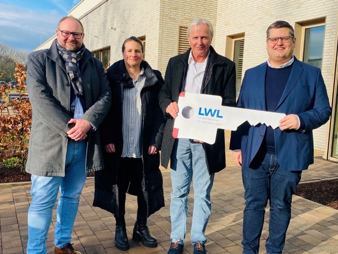 Das Bild zeigt die feierliche Eröffnung